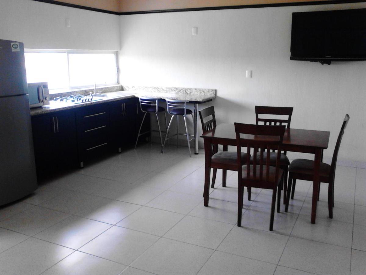 Jalyd Inn Irapuato Kültér fotó
