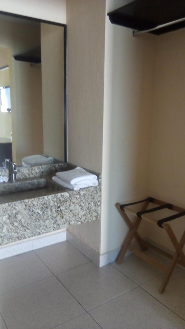 Jalyd Inn Irapuato Kültér fotó